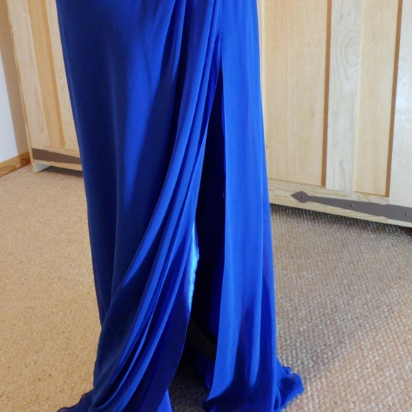 Formal gown - Picture 2 of 5